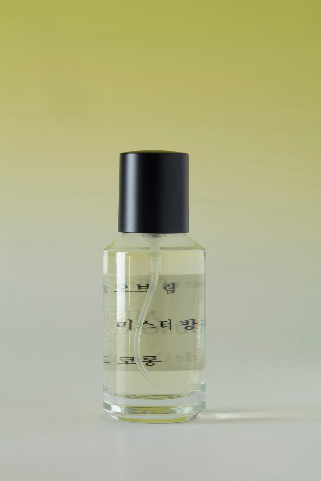 Circle of Lim Mister Bungalow Eau de Cologne at Stéle