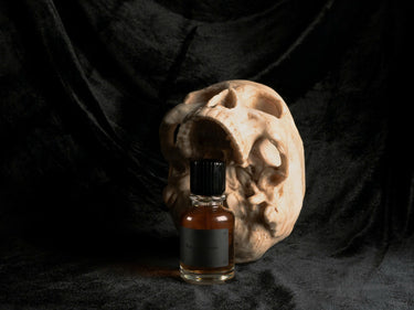 Sylhouette Parfums Romance Noire Extrait de Parfum at Stéle