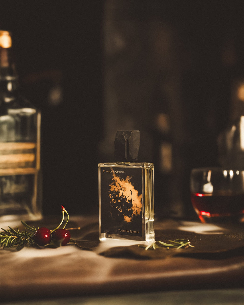Tada Parfumeur Crimson & Cinders Eau de Parfum - Stéle