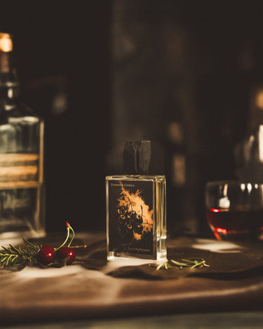 Tada Parfumeur Crimson & Cinders Eau de Parfum - Stéle