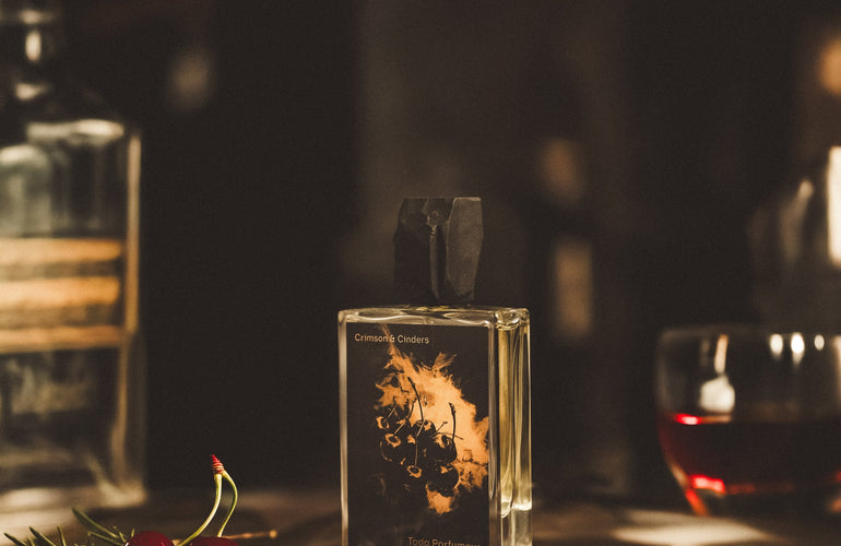 Tada Parfumeur Crimson & Cinders Eau de Parfum - Stéle