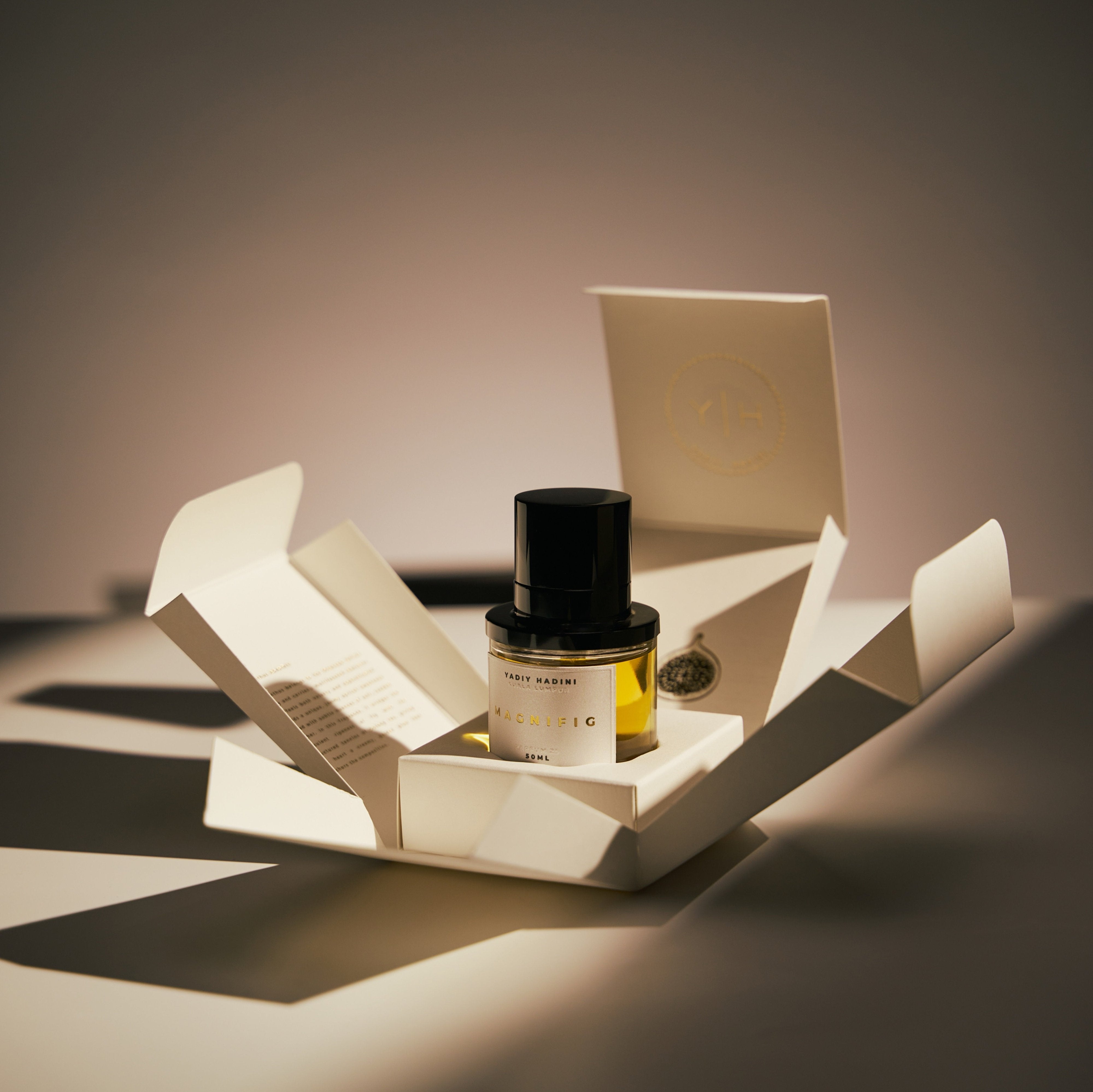 Tada Parfumeur Latakia Extrait de Parfum – Stéle