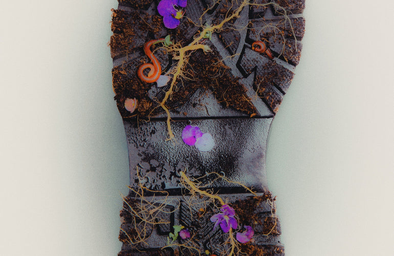 Strange Harvest Violet Below Extrait de Parfum - Stéle