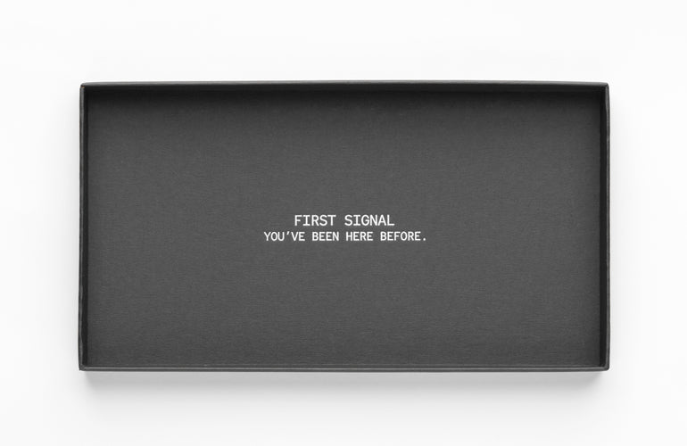 Almost Human First Signal Discovery Set - Stéle