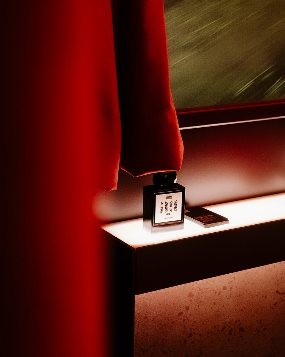 Rahasya Chapter One Eau de Parfum - Stéle