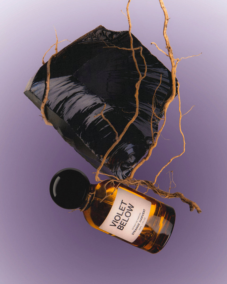 Strange Harvest Violet Below Extrait de Parfum - Stéle