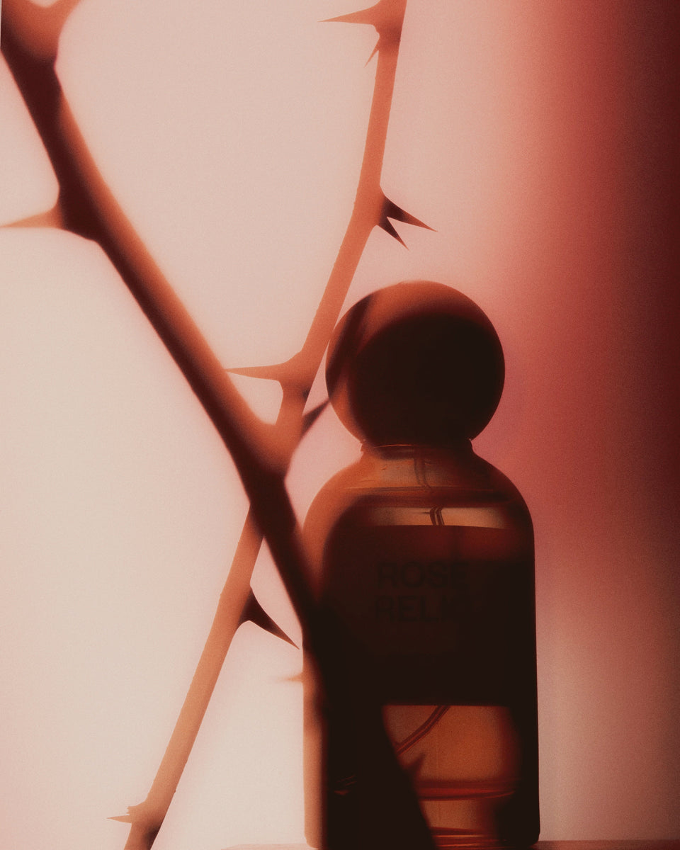 Strange Harvest Rose Relic Extrait de Parfum - Stéle