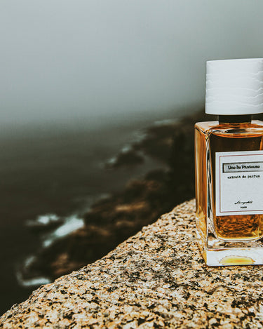 Senyokô Une Île Pluvieuse Extrait de Parfum - Stéle