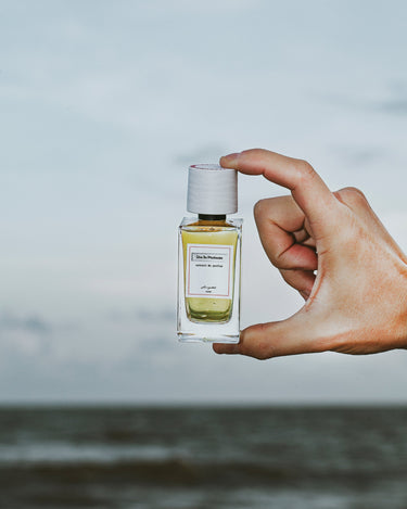 Senyokô Une Île Pluvieuse Extrait de Parfum - Stéle
