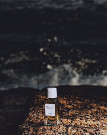 Senyokô Une Île Pluvieuse Extrait de Parfum - Stéle