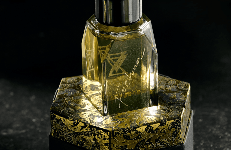 Extra Virgo Fortuna Extrait de Parfum - Stéle