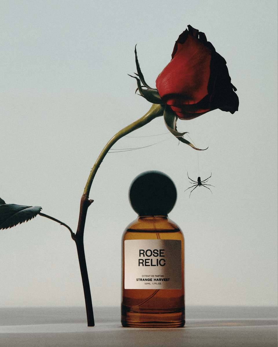 Strange Harvest Rose Relic Extrait de Parfum - Stéle