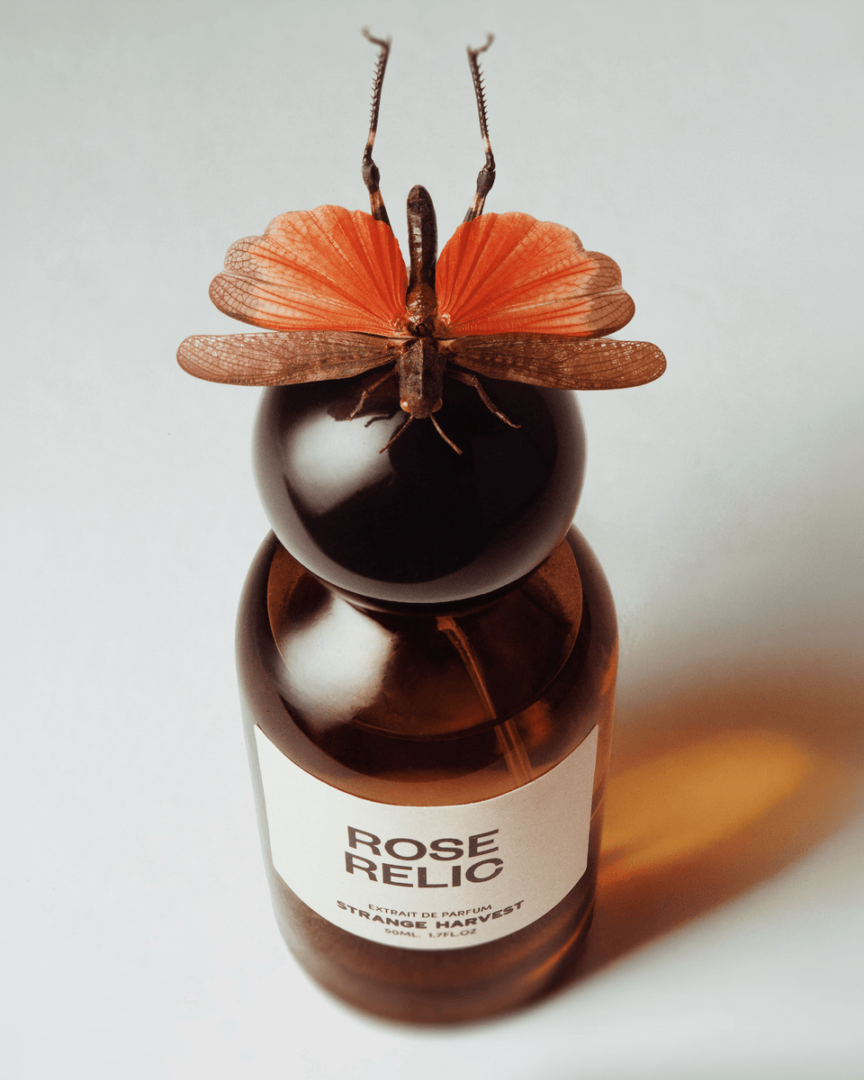 Strange Harvest Rose Relic Extrait de Parfum - Stéle