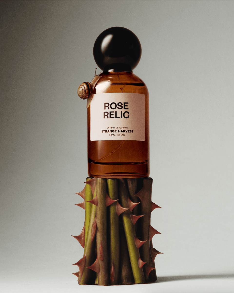 Strange Harvest Rose Relic Extrait de Parfum - Stéle