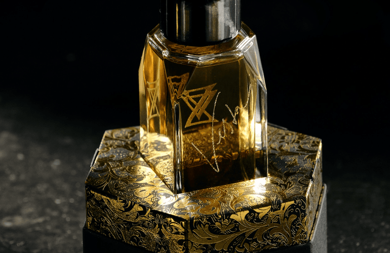 Extra Virgo Vesta Extrait de Parfum - Stéle